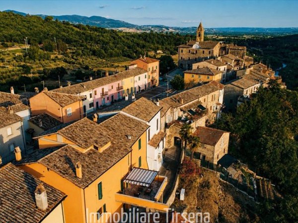casa indipendente in vendita a Baschi