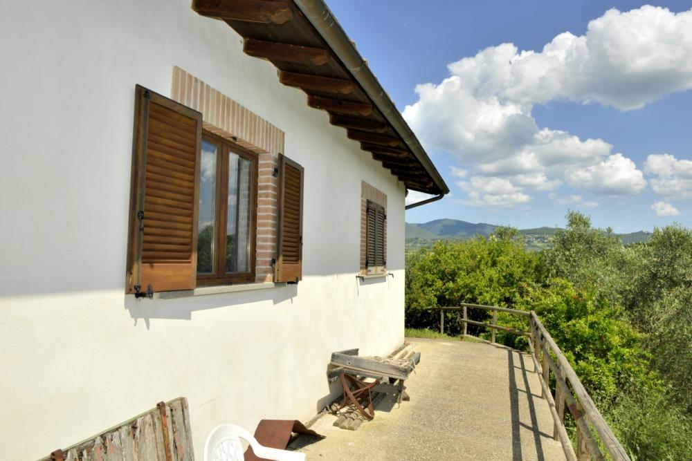 casa indipendente in vendita a Baschi