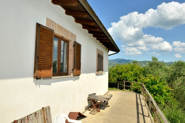 casa indipendente in vendita a Baschi