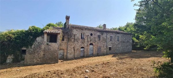 casale in vendita a Baschi