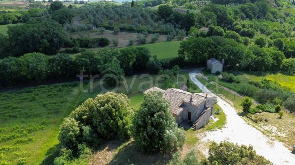 casa indipendente in vendita a Baschi