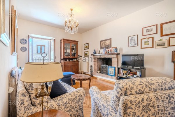 casa indipendente in vendita a Baschi