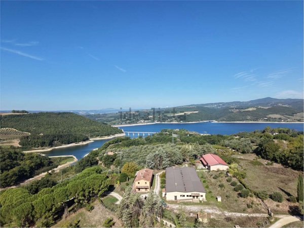 casale in vendita a Baschi