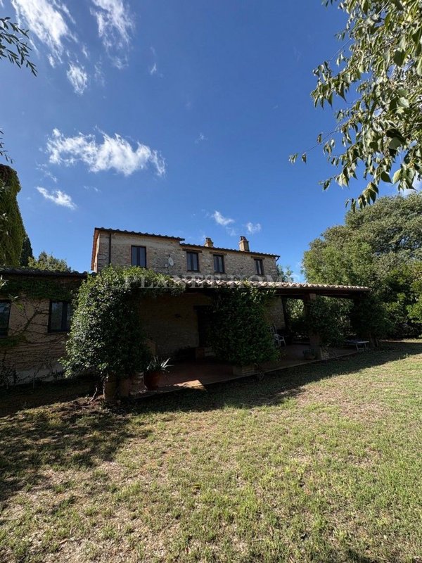 casa indipendente in vendita a Baschi