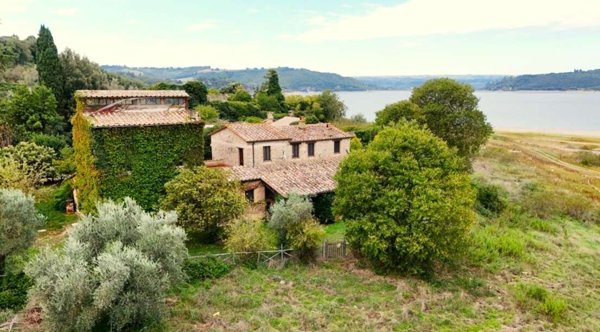 casa indipendente in vendita a Baschi
