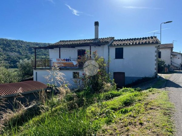 casa indipendente in vendita a Calvi dell'Umbria
