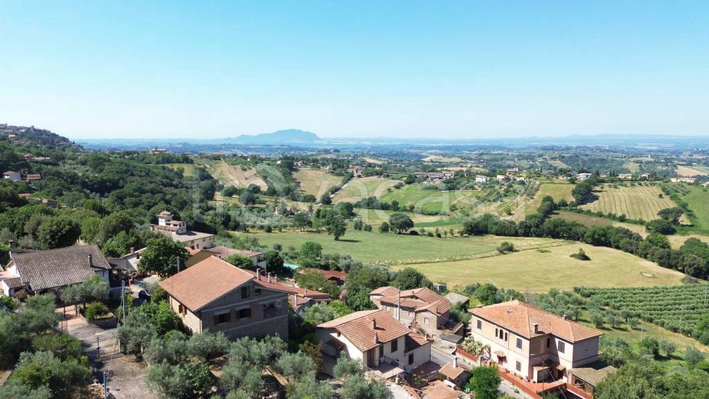 casa indipendente in vendita a Calvi dell'Umbria