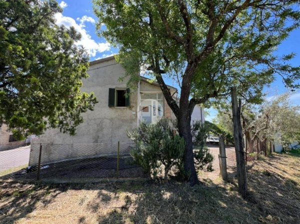 casa semindipendente in vendita a Calvi dell'Umbria
