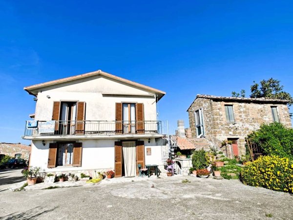casa indipendente in vendita a Calvi dell'Umbria