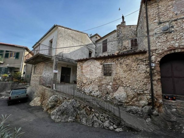 appartamento in vendita a Calvi dell'Umbria in zona Poggiolo