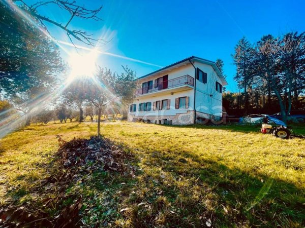 casa indipendente in vendita a Calvi dell'Umbria