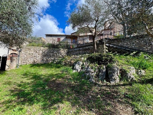 appartamento in vendita a Calvi dell'Umbria in zona Poggiolo