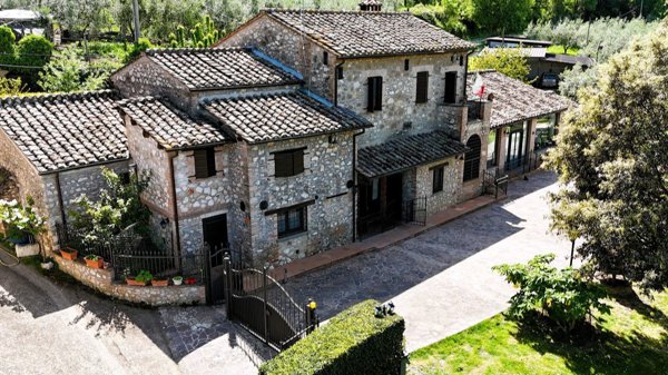 casa indipendente in vendita a Calvi dell'Umbria