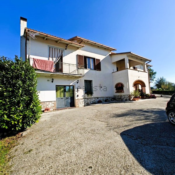 casa indipendente in vendita a Calvi dell'Umbria