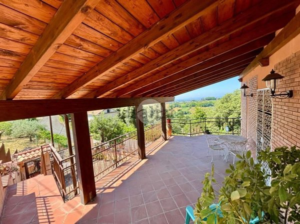 casa indipendente in vendita a Calvi dell'Umbria