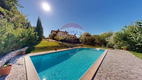 casa indipendente in vendita a Calvi dell'Umbria