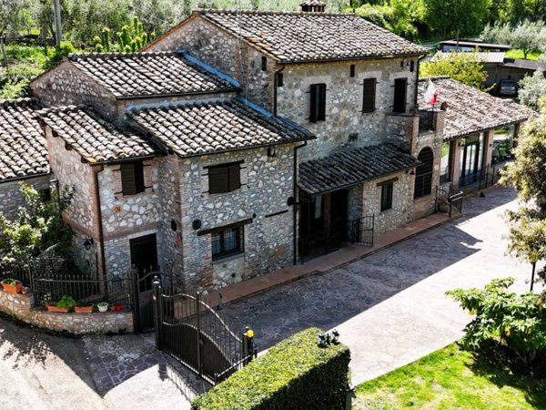 casa indipendente in vendita a Calvi dell'Umbria