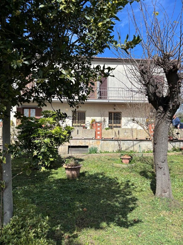 casa indipendente in vendita a Calvi dell'Umbria