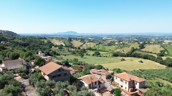 casa indipendente in vendita a Calvi dell'Umbria