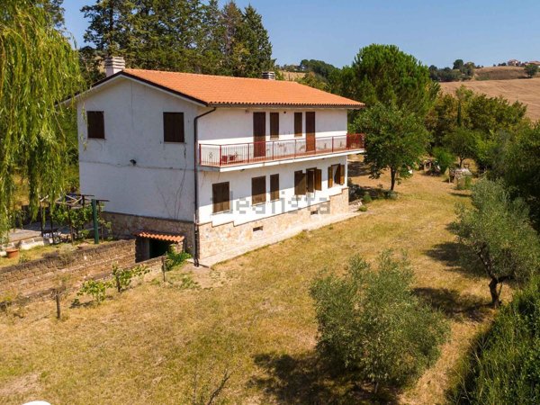casa indipendente in vendita a Calvi dell'Umbria