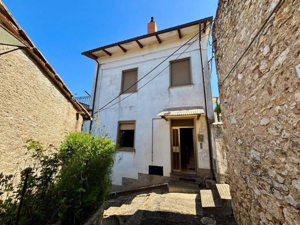 casa indipendente in vendita a Calvi dell'Umbria in zona Poggiolo