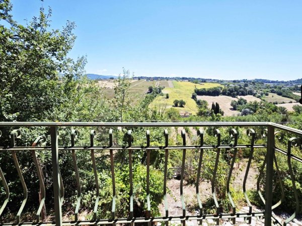 casa indipendente in vendita a Calvi dell'Umbria