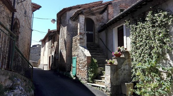 casa indipendente in vendita a Calvi dell'Umbria in zona Poggiolo