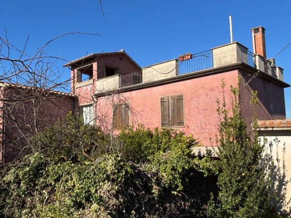 casa indipendente in vendita a Calvi dell'Umbria