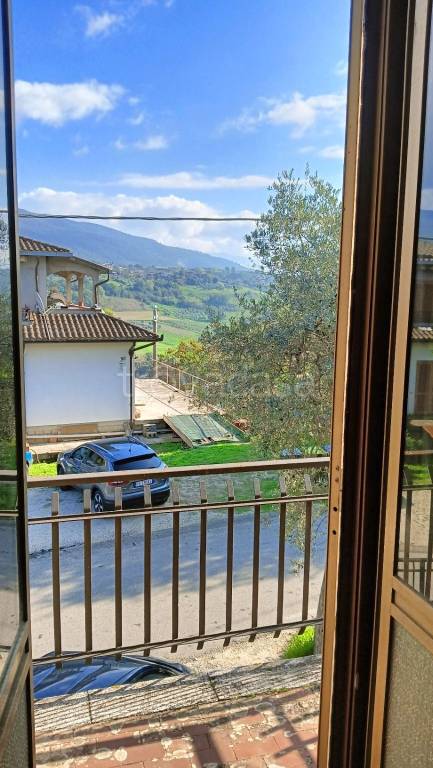 casa indipendente in vendita a Calvi dell'Umbria