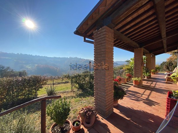 casa indipendente in vendita a Calvi dell'Umbria