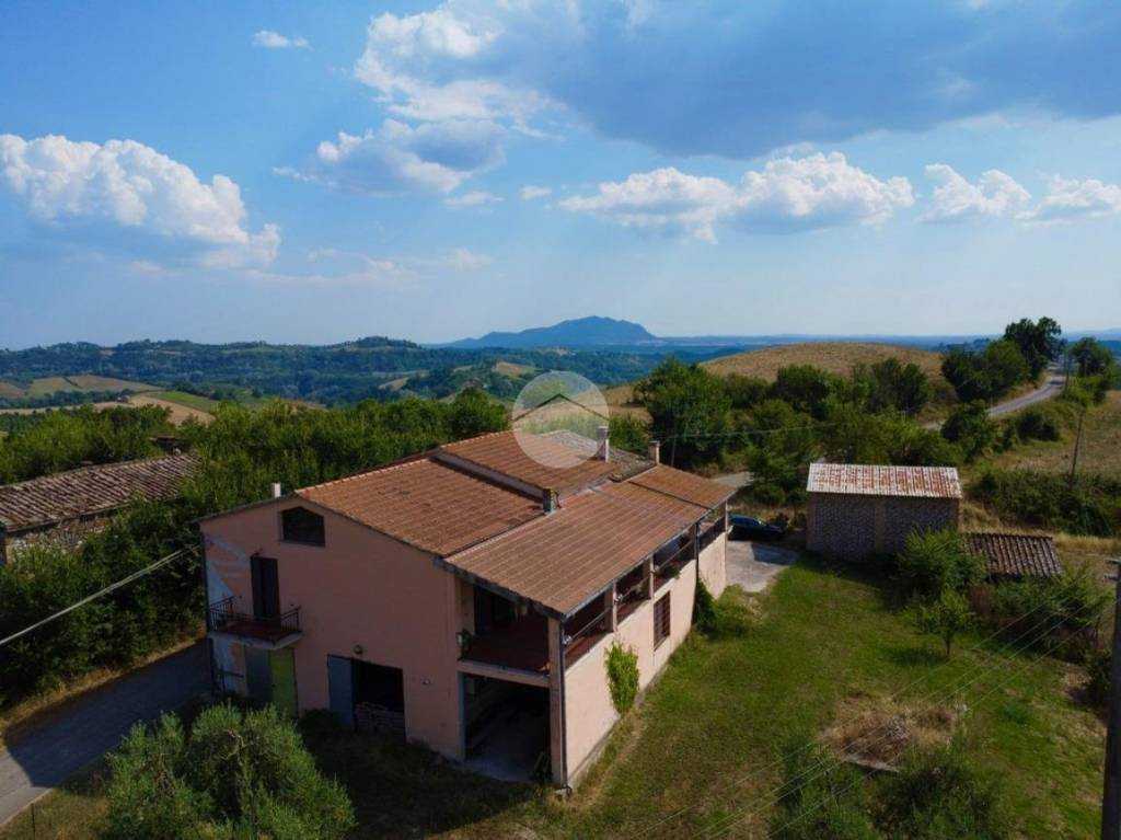 casa indipendente in vendita a Calvi dell'Umbria