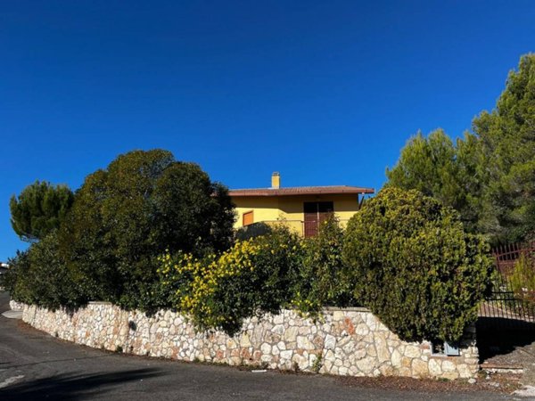 casa indipendente in vendita a Calvi dell'Umbria