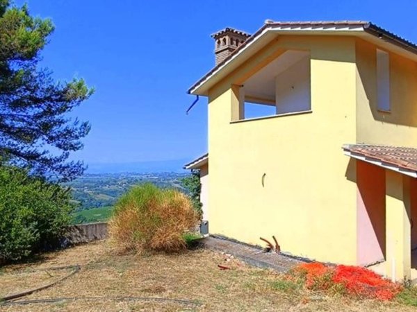 casa indipendente in vendita a Calvi dell'Umbria