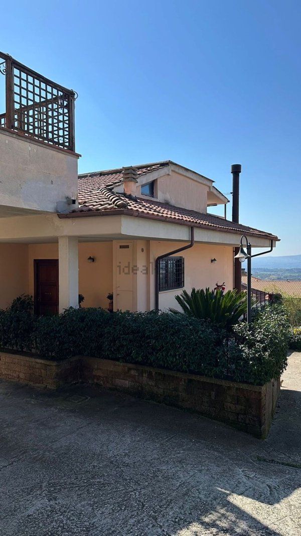 casa indipendente in vendita a Calvi dell'Umbria