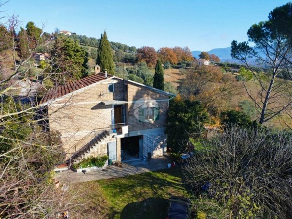 casa semindipendente in vendita a Calvi dell'Umbria