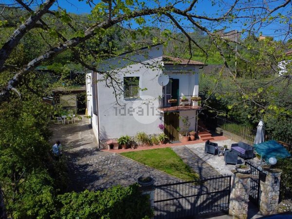 casa indipendente in vendita a Calvi dell'Umbria in zona Santa Maria della Neve