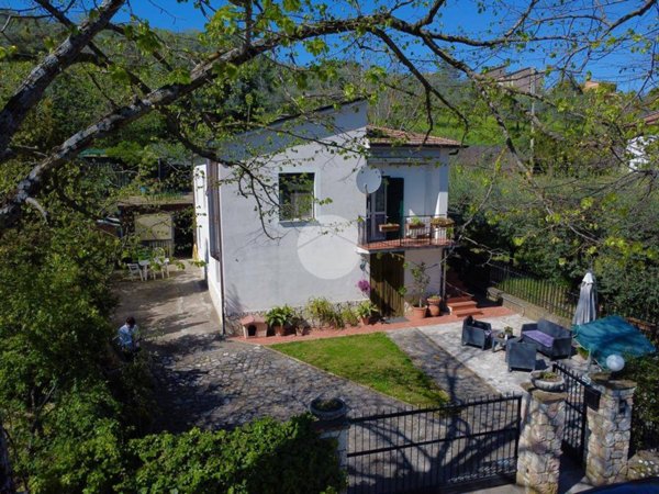 casa indipendente in vendita a Calvi dell'Umbria in zona Santa Maria della Neve
