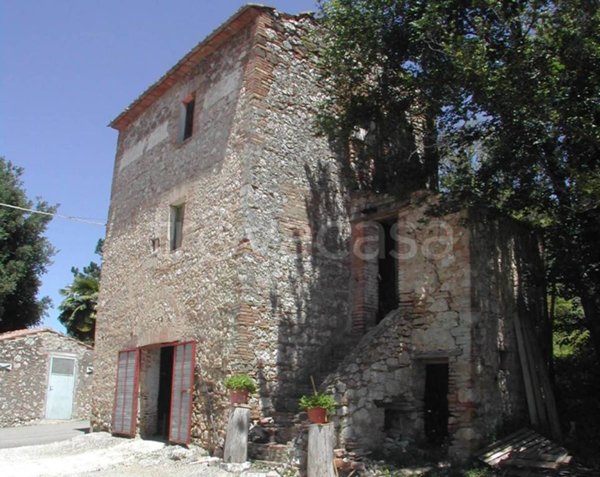 casa indipendente in vendita a Calvi dell'Umbria