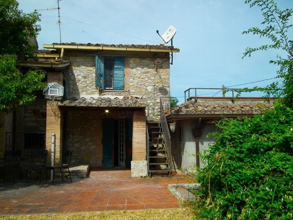 casa indipendente in vendita a Calvi dell'Umbria