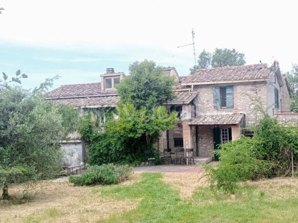 casa indipendente in vendita a Calvi dell'Umbria