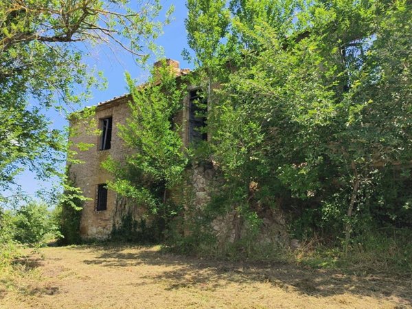 casa indipendente in vendita a Calvi dell'Umbria