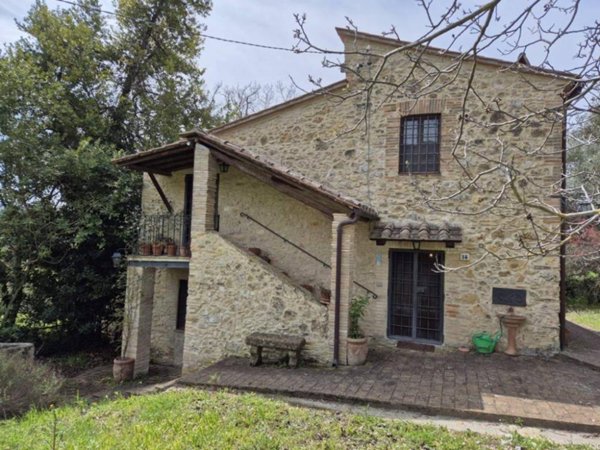 casa indipendente in vendita a Calvi dell'Umbria