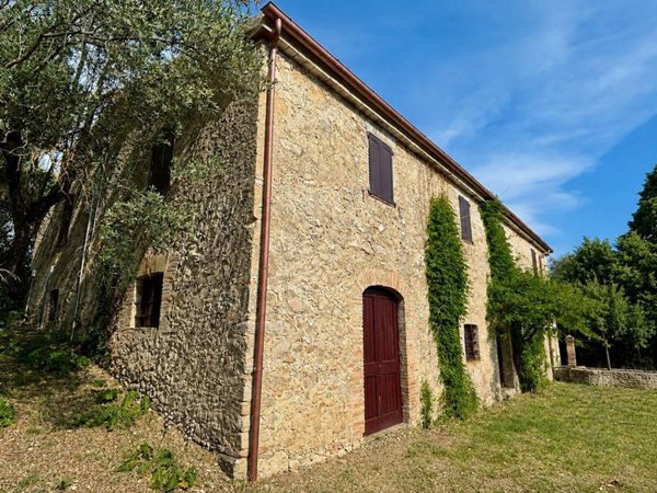 casa indipendente in vendita a Calvi dell'Umbria in zona Piloni