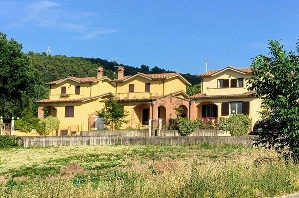 casa indipendente in vendita a Calvi dell'Umbria in zona Piloni