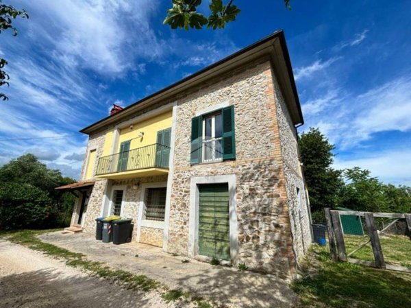 casa indipendente in vendita a Calvi dell'Umbria