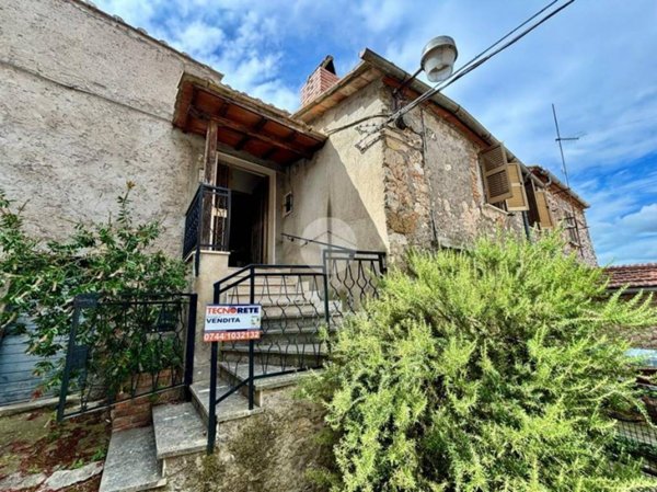 casa indipendente in vendita a Calvi dell'Umbria