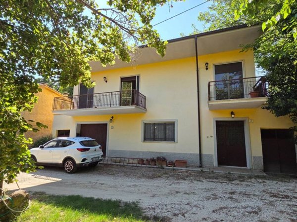 casa indipendente in vendita a Calvi dell'Umbria