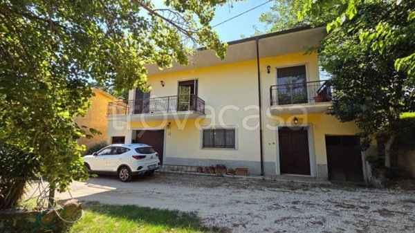 casa indipendente in vendita a Calvi dell'Umbria