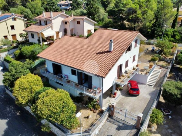 casa indipendente in vendita a Calvi dell'Umbria