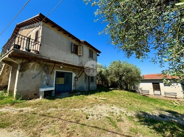 casa indipendente in vendita a Calvi dell'Umbria in zona Santa Maria della Neve